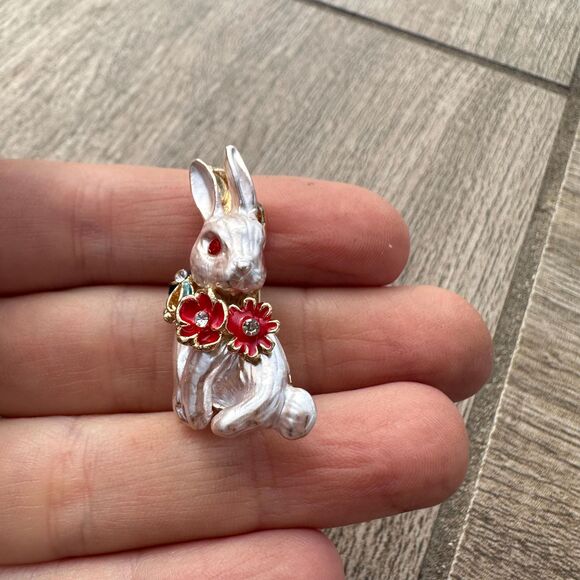Vintage Style Bunny Rabbit with Flowers Enamel Brooch Easter Pin Spring Jewelry - Picture 3 of 6